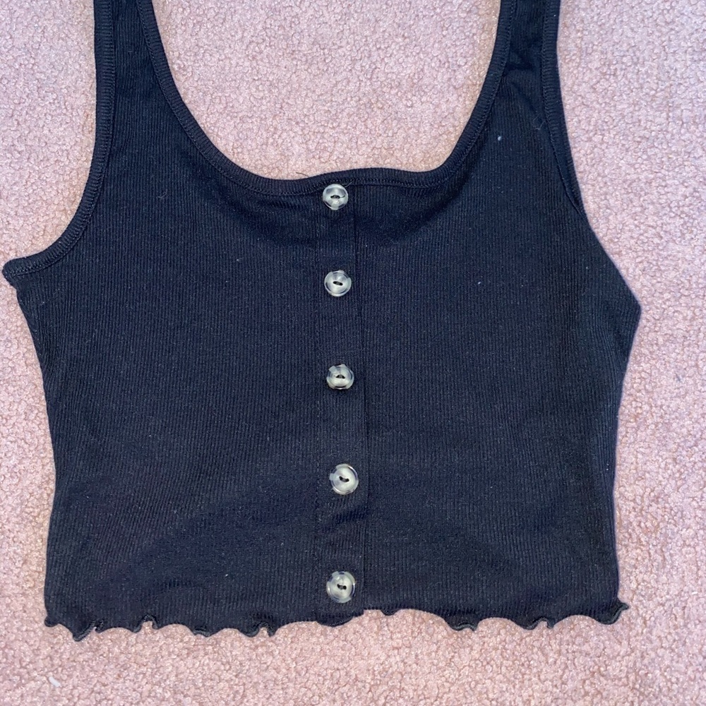 black tank top!